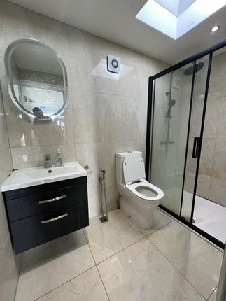 Two Bedroom Flat Close To Ilford Station - Â£2000 Pcm