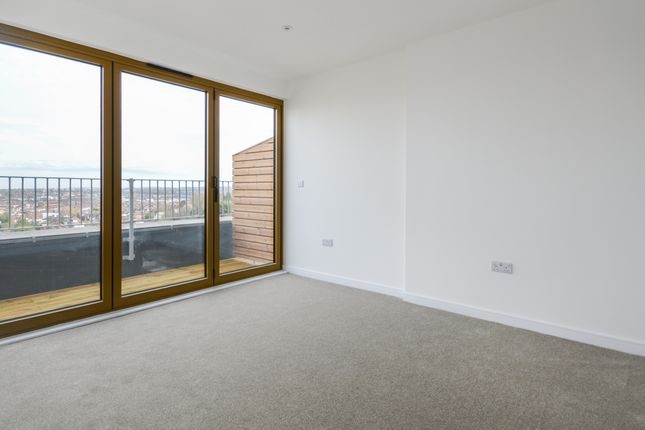 Flat for sale in Beaumont Road, London