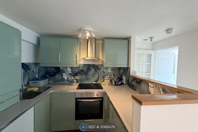 Flat, Spencer Square, Ramsgate photo 2
