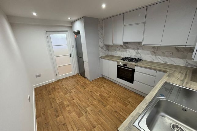 Watling Court, Jesmond Way, Stanmore photo 3