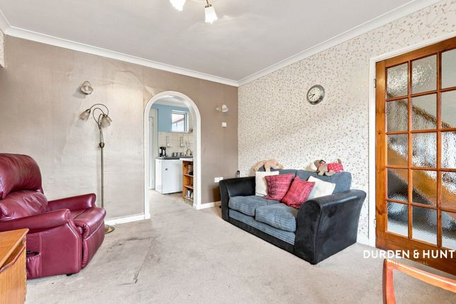 58 West Road, Romford photo 3