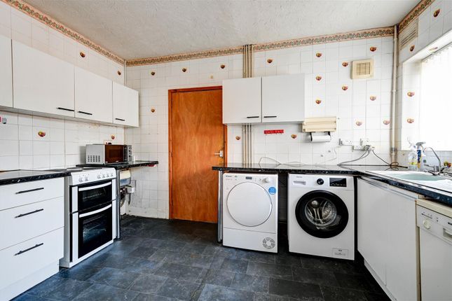72, Beccles Road, Great Yarmouth photo 4