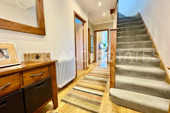 97, Dugdale Hill Lane, Potters Bar photo 3