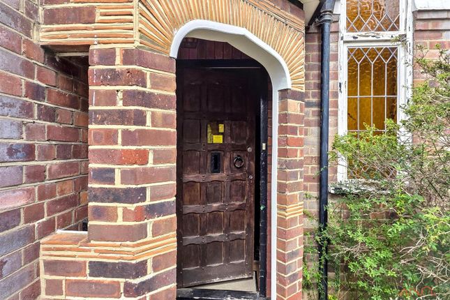 57, Culverhay, Ashtead photo 3
