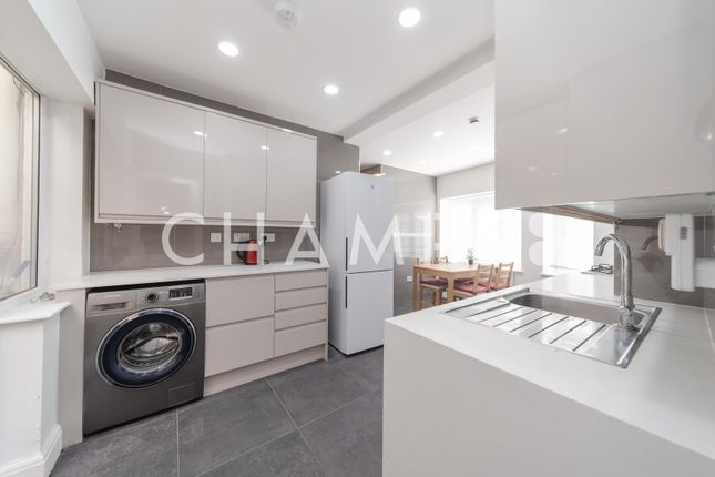 Flat 16, Cheyne Close, London photo 4