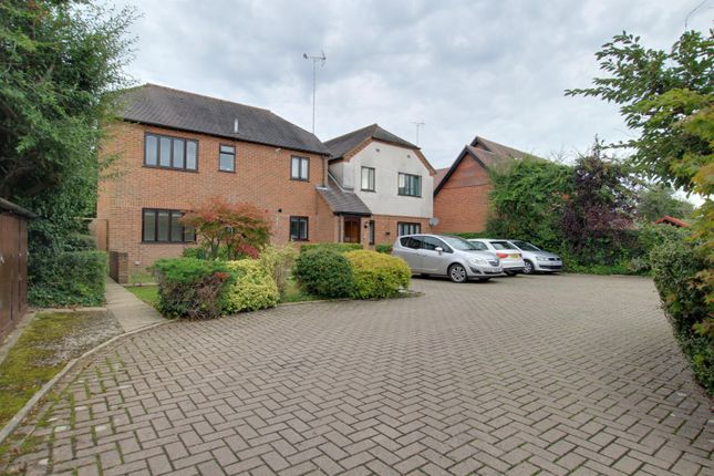 Thumbnail Flat for sale in Greenways, Meadow Lane, Pangbourne, Reading, Berkshire
