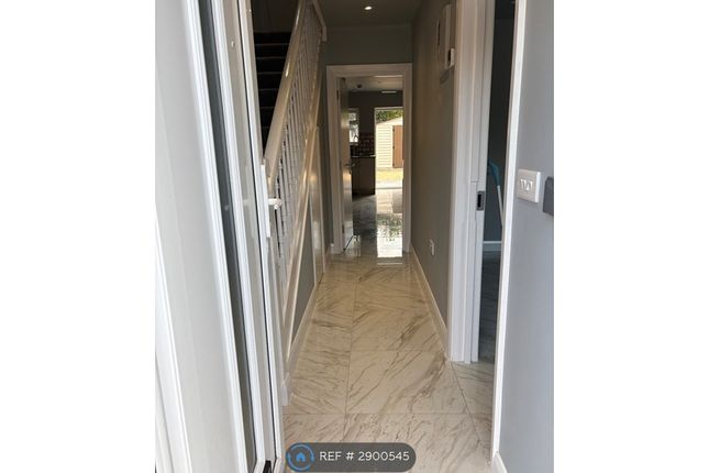 Bain Avenue, Camberley photo 5