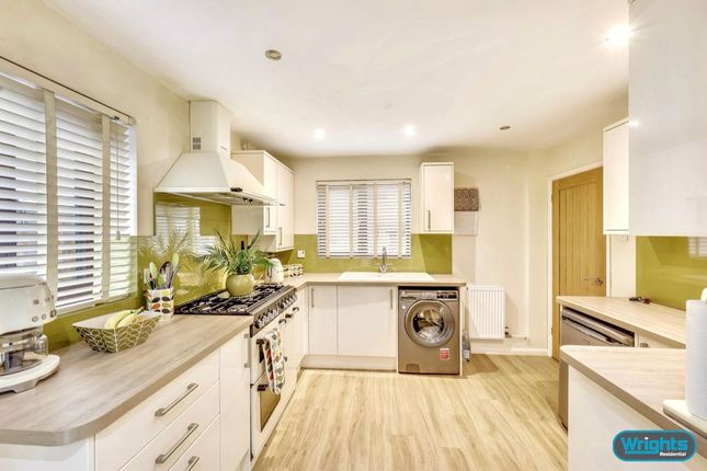 2, Woodborough Close, Trowbridge photo 3