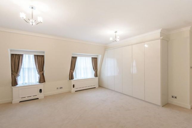 Flat to rent in The Manor, 8-10 Davies Street