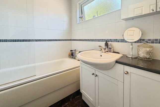 3, Lehar Close, Hampshire photo 4