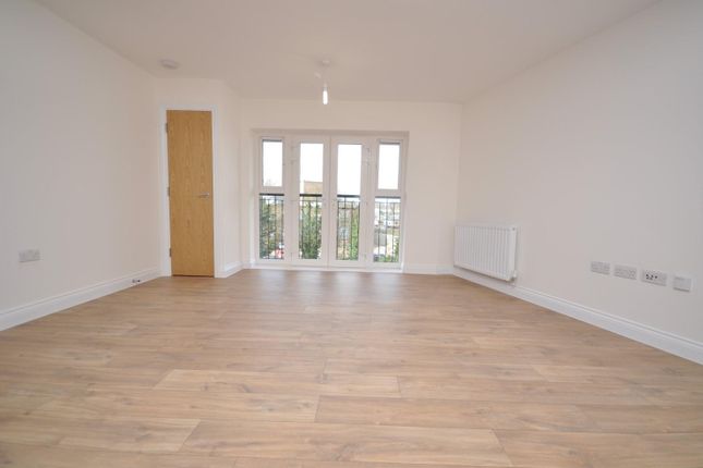 Flat to rent in Stafford Avenue, Hornchurch