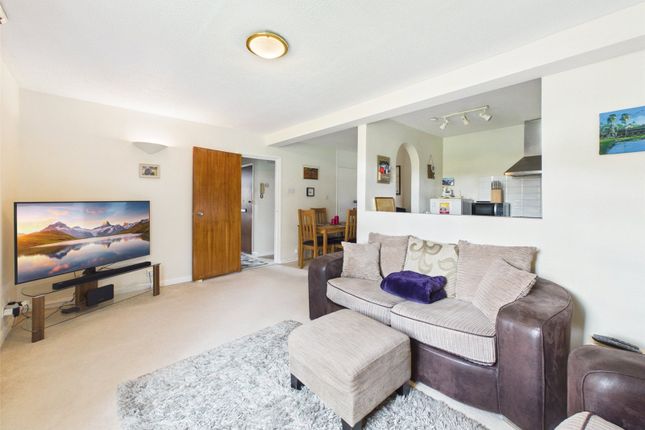 Flat 17 Copper Beeches,, Witham Road, Isleworth photo 3
