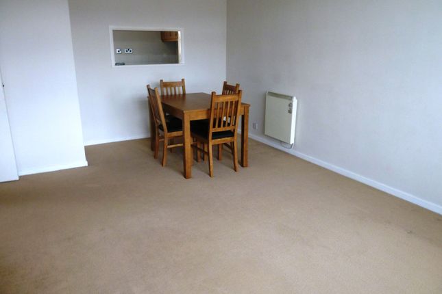 23, Baron Court, Western Elms Avenue, Reading photo 2