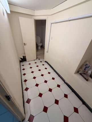 Complete Basement To Rent, Graham Road, Hackney photo 5