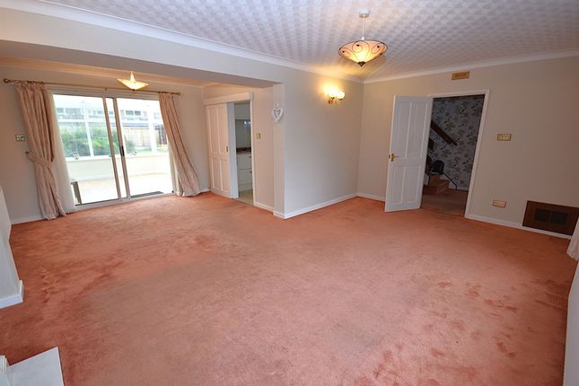 5 Harrington Drive, Macclesfield photo 4