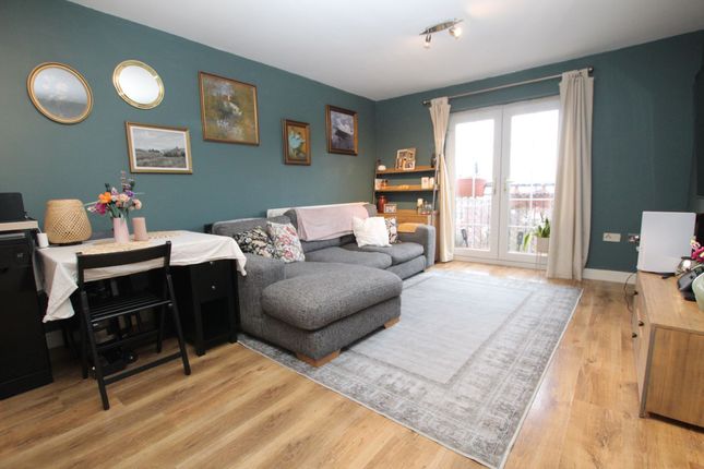 31 Mill Fold Gardens, Littleborough photo 2