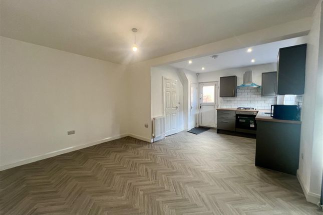 32, Wynford Avenue, Leeds photo 5