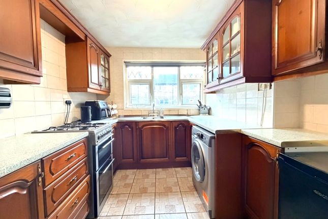 7 Bristol Close, Blackburn photo 3