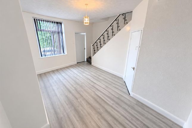 13, Ashgrove, Bradford photo 5