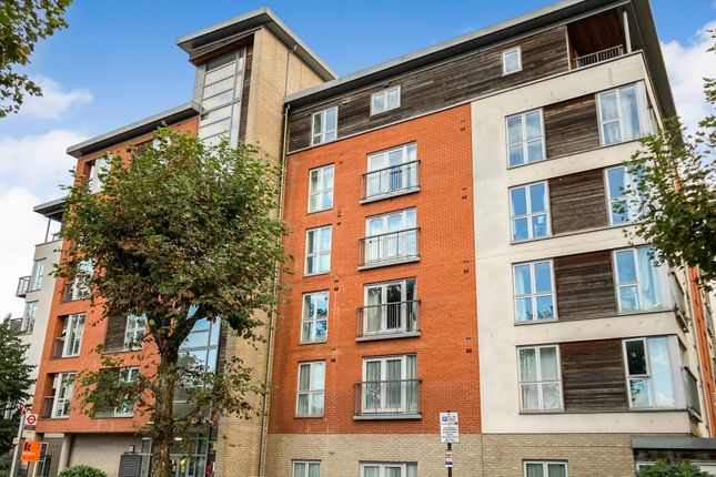 Thumbnail Flat for sale in Parnell Road, London