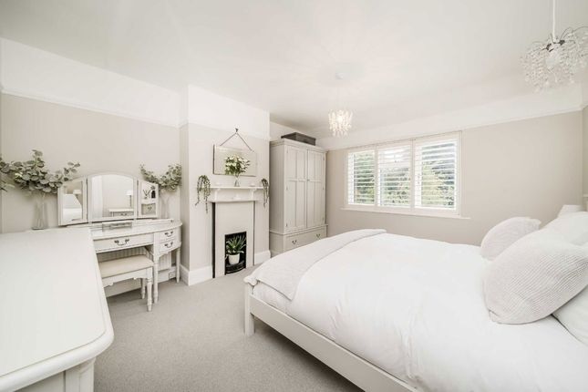 2, Clinton Avenue, East Molesey photo 5