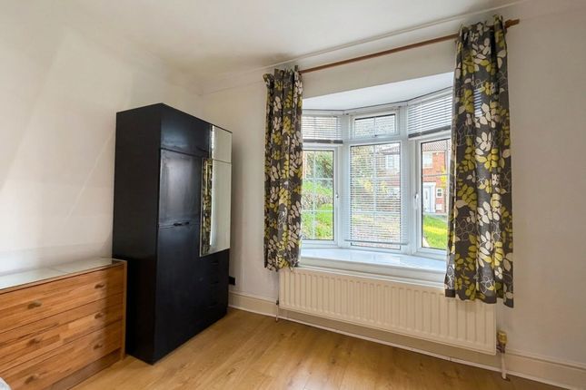 Room 5, 21 Belgrave Mews, Uxbridge photo 2