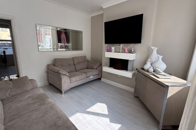 2-bed house on 37, Albert Road, MEXBOROUGH, £750/mo
