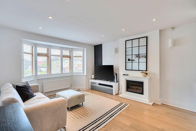 22, Kerrill Avenue, Coulsdon photo 2