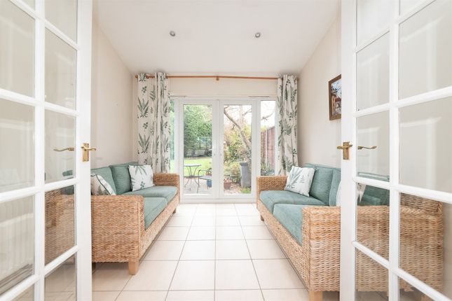 9 Bowyer Crescent, Wokingham photo 4