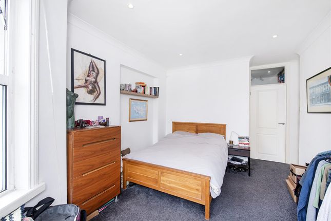 Flat for sale in Springwell Avenue, London