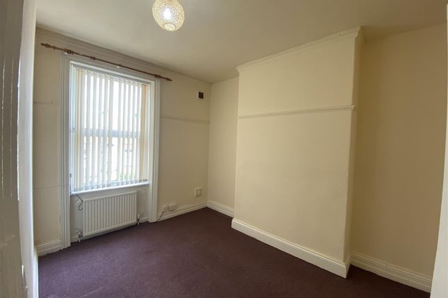 Flat to rent in Skipton Road, Utley, Keighley