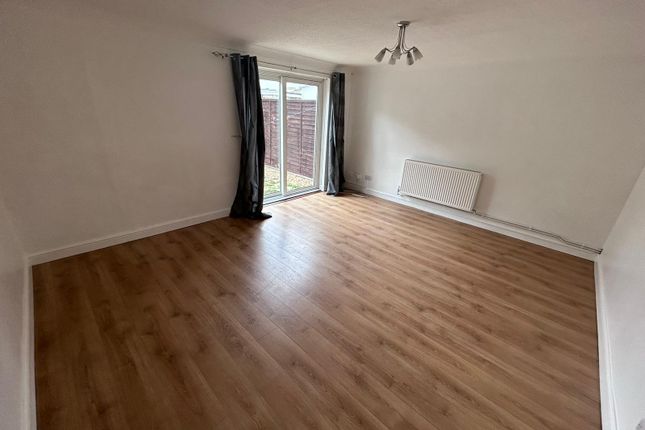 22, Milton Keynes photo 2