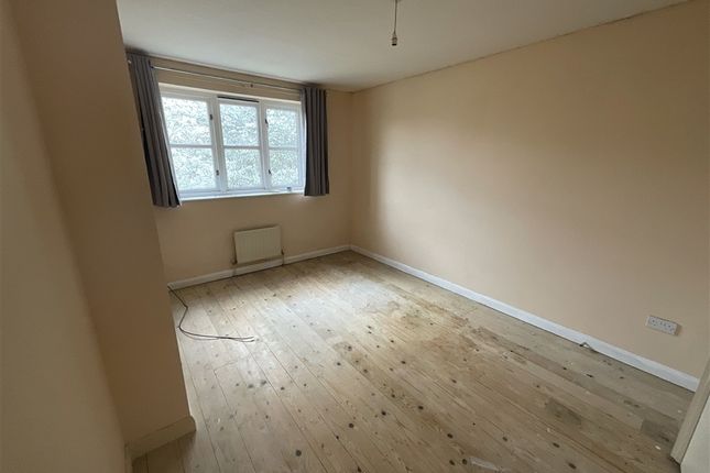Bryn Farm Close, Basildon photo 5