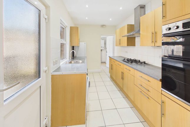 11, Egmont Road, Tolworth photo 5