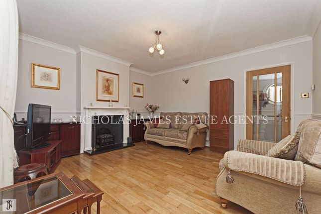 Thumbnail Flat for sale in Linden Close, London
