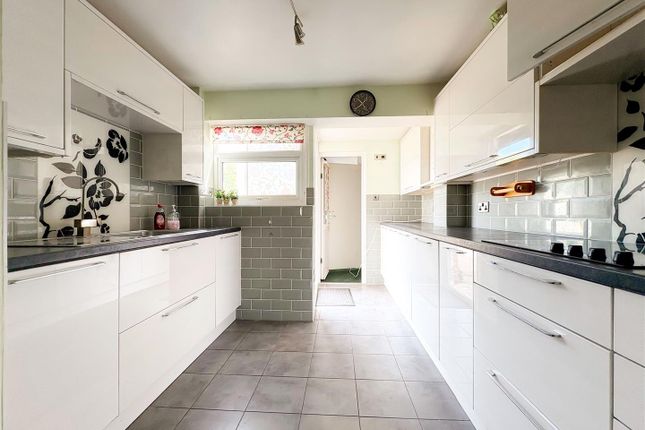 32, Lucking Lane, Bognor Regis photo 4
