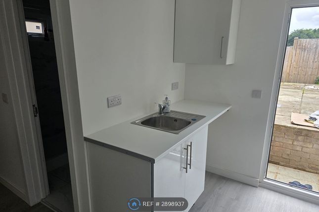 Hicks Farm Rise, Highwycombe photo 3