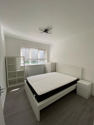 Thumbnail Shared accommodation to rent in Tildesley Road, London