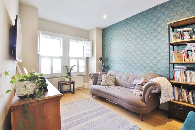 105 Linkfield Road, Isleworth photo 3