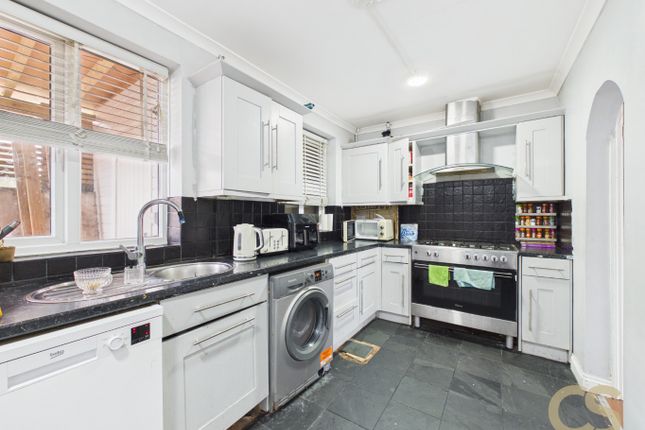 76 Sewardstone Gardens, London, Greater London photo 4