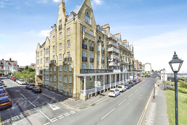 3-bed flat on Flat 1, Granville Court, D'este Road, Ramsgate, £1,400/mo