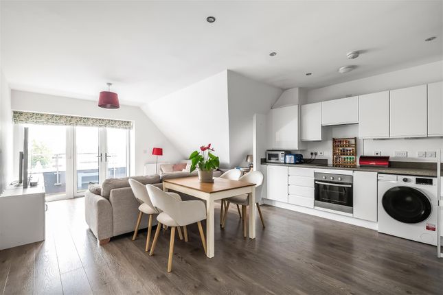 1 Tippett Lane, Hurst Green photo 2