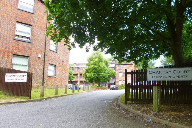 Flat to rent in Chantry Court, Hatfield, Herts