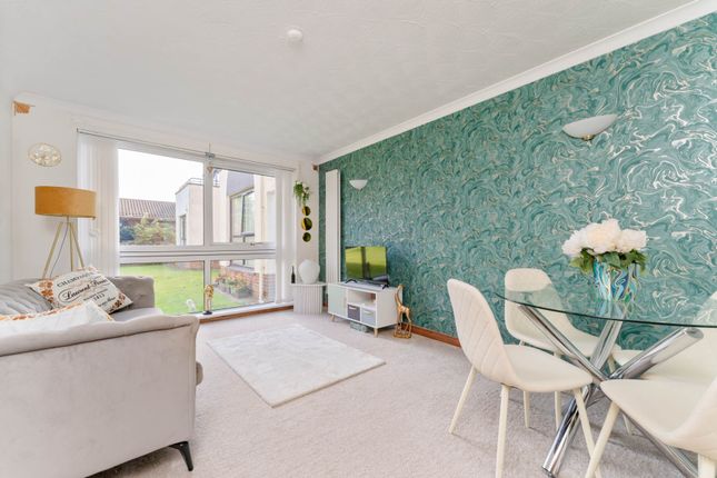 11, Rhumhor Gardens, Johnstone photo 2