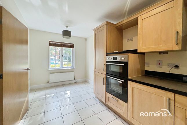 68, Copperfields, High Wycombe photo 3