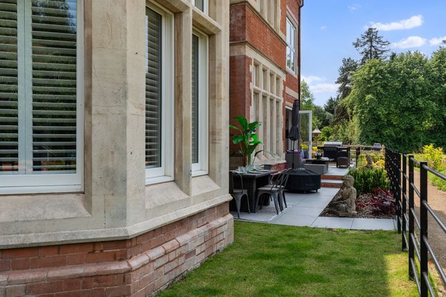 Private Terrace Lawn