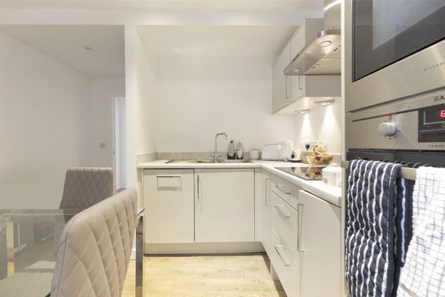 Apartment 33, Palm House, 70 Sancroft Street photo 4