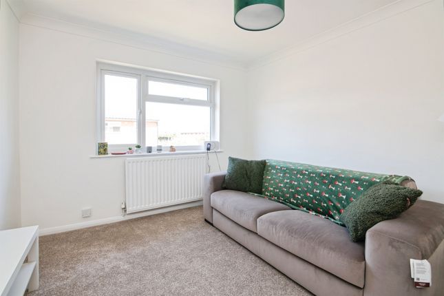 30, Crown Walk, Tipton photo 3