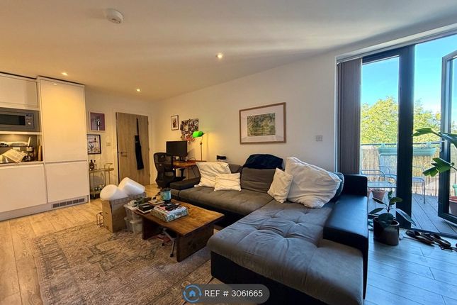 Flat, Satchwell Road, London photo 2