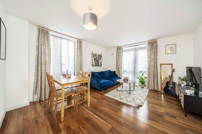 1 Ensham Court, 12, Gatton Road, London photo 3